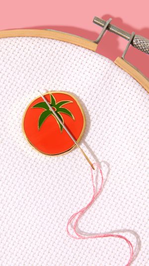 SOHMO Tomato Pincushion Needle Minder - Enamel Magnetic Needle Minder