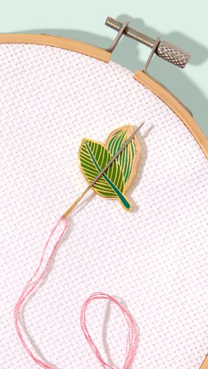 Tropical Leaves Needle Minder - Enamel Magnetic Needle Minder